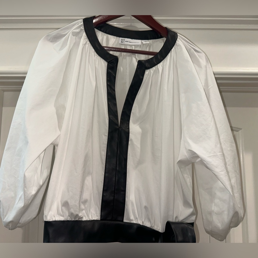 New York & Company Legacy Collection Faux Leather Piped Top M NWT - Picture 5 of 6